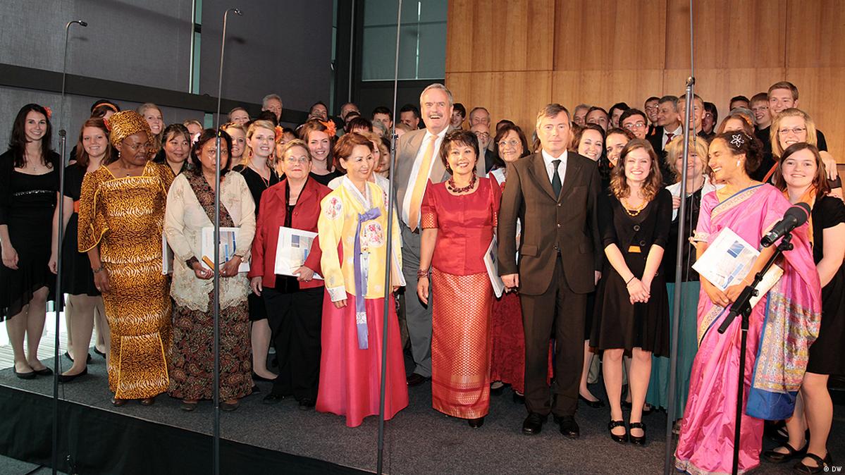 Multicultural choir performance marks the World Day for Cultural
