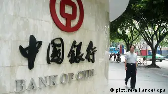 A Chinese man walks past a branch of Bank of China (BOC) in Fuzhou city, southeast Chinas Fujian province, July 11, 2008.Two major Chinese banks, Industrial Bank of China (ICBC) and Bank of China (BOC) that own US$8 billion in Fannie Mae and Freddie Mac securities said they welcomed the US governments decision to help the troubled mortgage lenders. BOC said last month it owned US$7.5 billion in Fannie and Freddie bonds after cutting its holdings by about 25%. The bank also held US$5.2 billion in mortgage-backed securities guaranteed by the two agencies. ICBC said in late August it owned US$465 million in Fannie and Freddie debt, plus US$2.2 billion in mortgage-backed securities issued by the two companies. It said that was just 0.20% of its total holdings. Both state-owned banks declined to say whether they expect to lose money on their securities. +++(c) dpa - Report+++