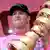 Ryder Hesjedal jubelt mit dem Giro-Pokal (Foto: REUTERS/Alessandro)