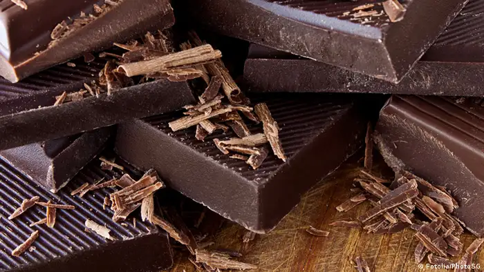 تحتوي الشوكولاته الداكنة على نسبة عالية من الألياف ونسبة سكر منخفضة نسبياً. كما أنها تحتوي على مضادات الأكسدة. 