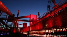 Beleuchtete Industriegebäude der Stiftung Zeche Zollverein in Essen