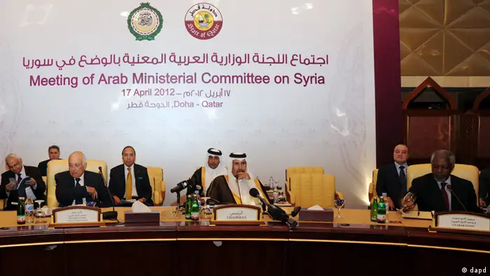 Arab League Secretary General, Nabil al-Arabi, left, Qatari Prime Minister Hamad ben Jassem, center, and UN and Arab League envoy to Syria Kofi Annan, right, take part in the meeting of the Committee of Ministers of the Arab League to discuss the situation in Syria taking place in Doha, Tuesday 17, April 2012. (Foto:Osama Faisal/AP/dapd)