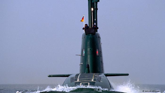 U-Boot U-212A
Generalinspekteur Eberhard Zorn beklagte im März in einem internen Bericht die Lage. Besonders prekär sei sie bei der Marine: Im vergangenen Jahr habe über einen Zeitraum von fünf Monaten kein einziges U-Boot der Klasse U-212A für Einsätze zur Verfügung gestanden. Der Bericht hatte Konsequenzen: Künftig, so Ursula von der Leyen, sollten solche Zahlen geheim bleiben.