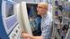 Der Doktorand der Technischen Universität Chemnitz, Roman Funke, beschäftigt sich im Labor der Fakultät Maschinenbau mit der Oberflächenfeingestalt beim orthogonalen Drehfräsen. Foto: Hendrik Schmidt dpa/lnw +++(c) dpa - Bildfunk+++ Der Doktorand der Technischen Universität Chemnitz, Roman Funke, beschäftigt sich im Labor der Fakultät Maschinenbau mit der Oberflächenfeingestalt beim orthogonalen Drehfräsen. Foto: Hendrik Schmidt dpa/lnw +++(c) dpa - Bildfunk+++