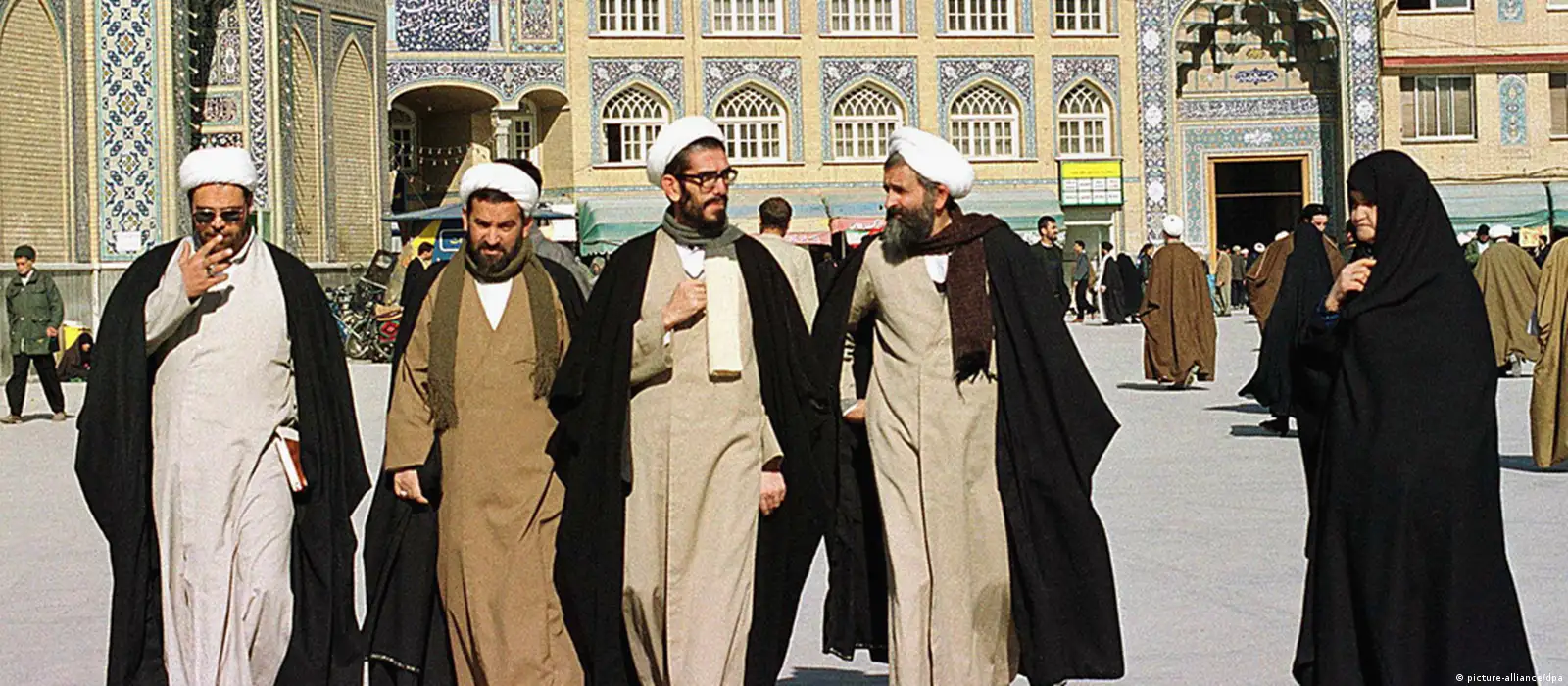 آیا طلبهها بیش از دیگران صیغه میکنند؟ – DW – ۱۳۹۳۲۹