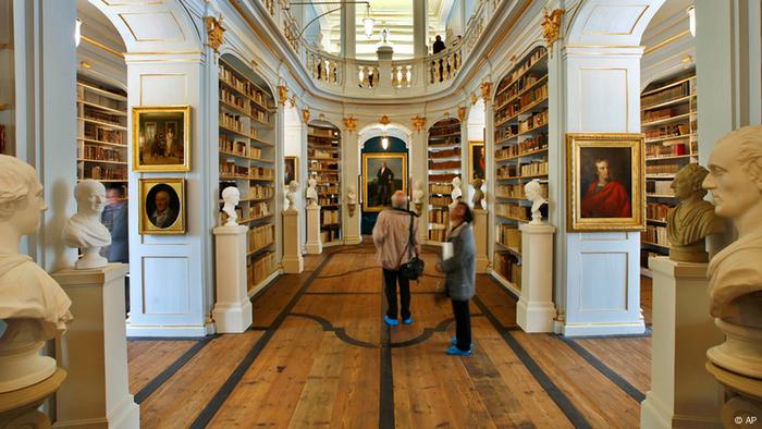 Rococo Hall, with wooden floors, book shelves, statues and paintings, in the Duchess Anna Amalia Library