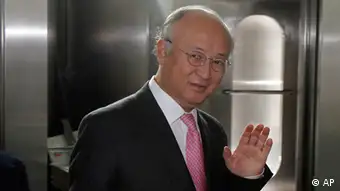 Director General of the International Atomic Energy Agency, IAEA, Yukiya Amano from Japan arrives at the International Center, in Vienna, Austria, on Friday, June 8, 2012. The U.N. nuclear agency has started new talks with Iran aimed at getting access to what it suspects was the site of secret tests to make nuclear arms. (Foto:Ronald Zak/AP/dapd)