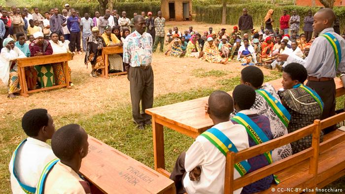 Rwanda ends Gacaca genocide tribunals | Africa | DW | 19.06.2012