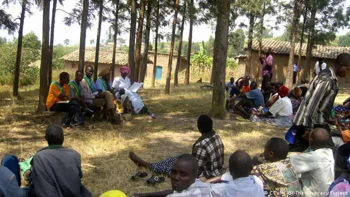 Traditionelles Gacaca-Gericht zur Aufarbeitung der Genozid-Verbrechen in Ruanda http://www.flickr.com/photos/advocacy_project/3700948383/sizes/o/in/photostream/
