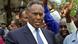 Der kurz zuvor von Kenias Präsident Moi entlassene Vizepräsident George Saitoti verlässt nach einer Pressekonferenz am 30. August 2002 ein Hotel in Nairobi. Saitoti akzeptierte den Rausschmiss, betonte aber, dass er sich weiterhin im Wahlkampf um die Präsidentschaft bemühen wird. Der kurz zuvor von Kenias Präsident Moi entlassene Vizepräsident George Saitoti verlässt nach einer Pressekonferenz am 30. August 2002 ein Hotel in Nairobi. Saitoti akzeptierte den Rausschmiss, betonte aber, dass er sich weiterhin im Wahlkampf um die Präsidentschaft bemühen wird.