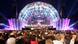 Besucher hoeren am Donnerstag (07.06.12) das Freiluftkonzert der Wiener Philharmoniker am Schloss Schoenbrunn in Wien. Das Sommernachtskonzert der Wiener Philharmoniker wurde unter der musikalischen Leitung von Gustavo Dudamel gespielt. Foto: Lilli Strauss/dapd Besucher hoeren am Donnerstag (07.06.12) das Freiluftkonzert der Wiener Philharmoniker am Schloss Schoenbrunn in Wien. Das Sommernachtskonzert der Wiener Philharmoniker wurde unter der musikalischen Leitung von Gustavo Dudamel gespielt. Foto: Lilli Strauss/dapd