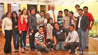 Anlässlich seiner Zentralamerika-Reise besuchte DW-Intendant Erik Bettermann Teilnehmer des Jugendradioprojektes der DW Akademie in Guatemala (Foto: DW Akademie).
