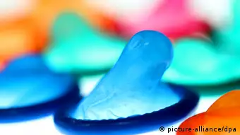 El uso del condón es importantísimo para evitar enfermedades como el sida y la sífilis.