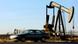 A car drives past a group of pump jacks working in an oil field, Friday, Jan. 13, 2006, near Crane, Texas. Crude-oil prices fell Wednesday, as traders took profits from a recent surge in prices over supply worries spurred by possible sanctions against Iran, OPEC's second-largest producer, and political unrest in Nigeria. (ddp images/AP Photo/Matt Slocum) A car drives past a group of pump jacks working in an oil field, Friday, Jan. 13, 2006, near Crane, Texas. Crude-oil prices fell Wednesday, as traders took profits from a recent surge in prices over supply worries spurred by possible sanctions against Iran, OPEC's second-largest producer, and political unrest in Nigeria. (ddp images/AP Photo/Matt Slocum)