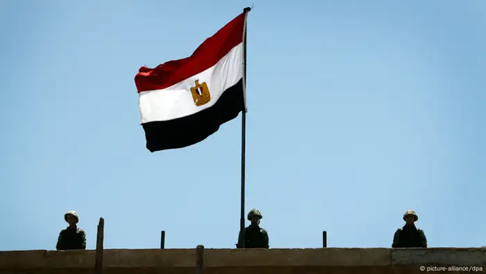 Image #: 14388520 Egyptian soldiers stand guard in front of the blocked Rafah border crossing between Egypt and southern Gaza Strip 04 June 2011. Egyptian authorities reopened its Rafah border crossing with the Gaza Strip after a temporary closure which had triggered angry protests at the site, witnesses said. Earlier on Saturday, the Islamic Hamas movement, which rules the Gaza Strip, confirmed that Egypt had kept the gates of Rafah crossing point closed on Saturday and had blocked the travel of the Gaza Strip population. A week ago, Egypt said it was permanently opening the crossing, the only gate for Gaza people to the world bypassing Israel. It would be closed only on Friday, the Muslims' day of worship. APA /Landov Keine Weitergabe an Drittverwerter.