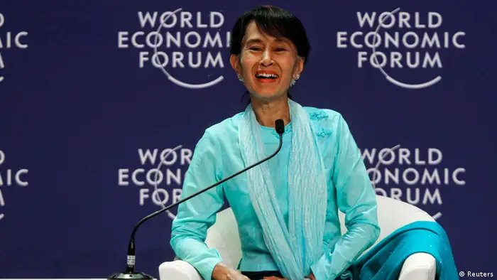 Myanmar's pro-democracy leader Aung San Suu Kyi smiles during the One-on-One Conversation with a Leader event as part of the World Economic Forum on East Asia at a hotel in Bangkok June 1, 2012. REUTERS/Chaiwat Subprasom (THAILAND - Tags: POLITICS BUSINESS)