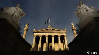 In this photo taken Friday, Oct. 21, 2011, marble statues of ancient Greek philosophers Socrates, right, and Plato, left, are seen on plinths in front of the Athens Academy, as the Greek flag flies. More than 200 international philosophers braved strikes and protests to come to Greece this month to join a forum and debate matters of the mind. Greece's illustrious ancient thinkers built the foundations of Western scholarship, and their philosophy stands as an unquantifiable source of national wealth even during a financial crisis. (Foto:Petros Giannakouris/AP/dapd)