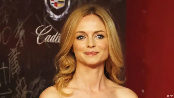 American actress Heather Graham poses on the red carpet prior to the opening ceremony of the Shanghai International Film Festival at Shanghai Grand Theater Saturday, June 16, 2012 in Shanghai. China. (Foto:Eugene Hoshiko/AP/dapd)