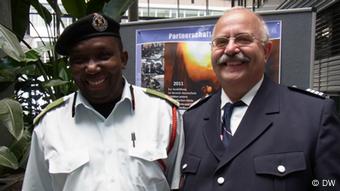 Fikiri Salla und Reinhard Paulsen in Hamburg. (Foto: Hilke Fischer)