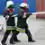 Tansanische Feuerwehrmänner bei einer Übung in Hamburg. Copyright: R. Paulsen 2009, Hamburg