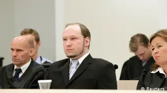 Anders Breivik durant son procès : un jeune homme ordinaire d'apparence mais qui fait le salut nazi