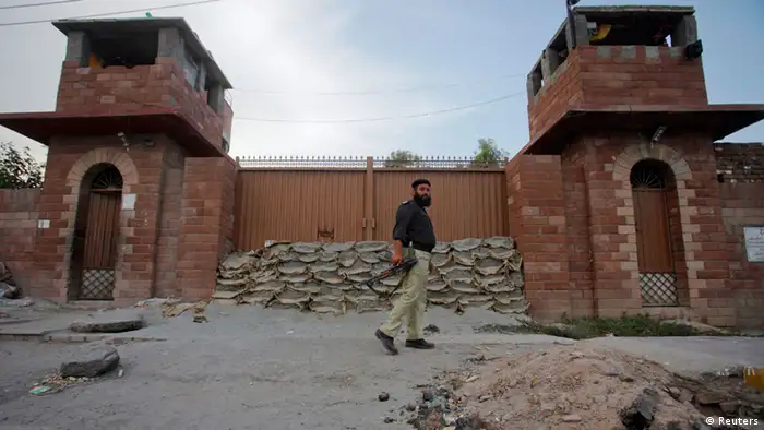 A police officer walks past Central Jail in Peshawar June 21, 2012. Pakistani authorities have sentenced Pakistani doctor Shakil Afridi, accused of helping the CIA find Osama bin Laden to 33 years in jail on charges of treason, officials said, a move that drew angry condemnation from U.S. officials already at odds with Islamabad. Afridi is now in Peshawar's Central Jail in solitary confinement and his brother Jamil says the U.S. is to blame. Picture taken June 21, 2012. To match Insight PAKISTAN-AFRIDI/ REUTERS/Fayaz Aziz (PAKISTAN - Tags: POLITICS CIVIL UNREST CRIME LAW MILITARY)