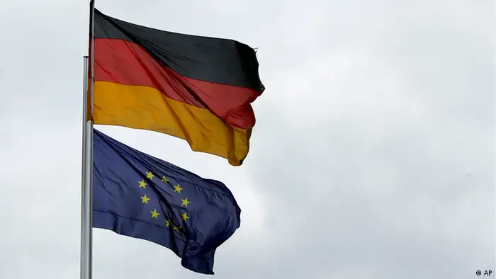 Symbolbild EU und Deutschland Flagge