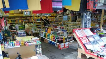 Vietnamesenmarkt direkt hinter der Grenze auf tschechischer Seite bei Klingenthal/ Sachsen. Copyright: Karin Jäger/ 13.06.2012, Rechtefrei für DW DW/Karin Jäger