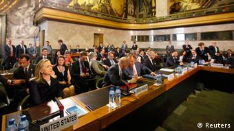 Die erste Syrien-Konferenz in Genf im Juni 2012n (Foto: REUTERS/Denis Balibouse)