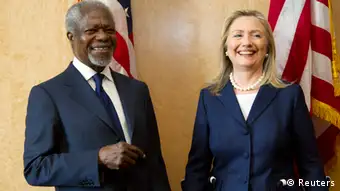 U.S. Secretary of State Hillary Clinton and Kofi Annan, Joint Special Envoy of the United Nations and the Arab League for Syria, pose before the Action Group on Syria meeting at the United Nation's Headquarters in Geneva June 30, 2012. REUTERS/Haraz N. Ghanbari/Pool (SWITZERLAND - Tags: POLITICS)