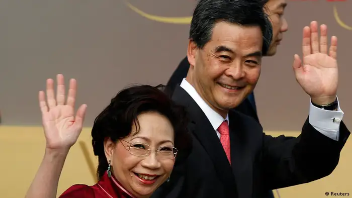 Hong Kong's Chief Executive Leung Chun-ying and his wife Regina wave during a flag-raising ceremony to mark the 15th anniversary of the territory's handover to China, in Hong Kong July 1, 2012. New Hong Kong leader Leung was sworn into office on Sunday by Chinese President Hu Jintao for a five-year term in which he will confront challenges ranging from human rights to democracy after a tumultuous year of transition and protest. REUTERS/Tyrone Siu (CHINA - Tags: POLITICS)