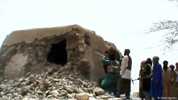 Des islamistes ont détruit des mausolées à Tombouctou