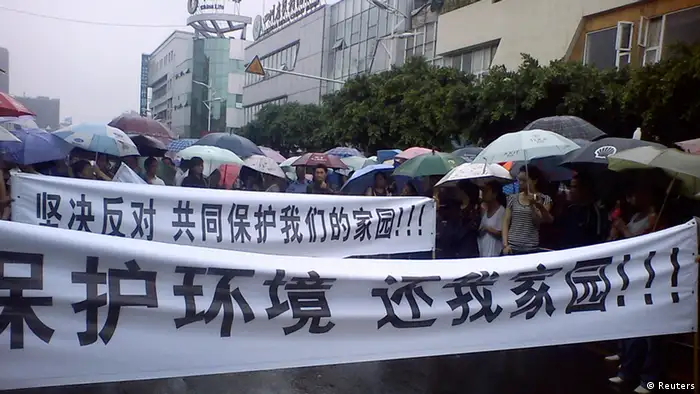 Proteste gegen Bau von Kupferhütte in Shifang China
