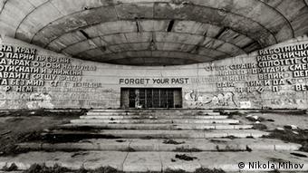 Fotograf Nikola Mihov Forget Your Past - Communist Era Monuments in Bulgaria