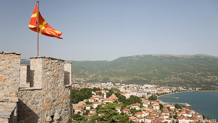 Mazedonien Ohrid mit Festung über der Stadt
