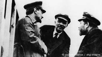 Die Köpfe der russischen Revolution: Trotzkij, Lenin und Kamenew (von links anch rechts), Foto aus dem Jahre 1920