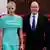 Bundespräsident Joachim Gauck (r.) und seine Lebensgefährtin Daniela Schadt (l.) empfangen vor dem Schloss Bellevue in Berlin Fürst Albert II. (2. v. r.) und seine Frau Charlene (2. v. l.) ( Foto: dpa)