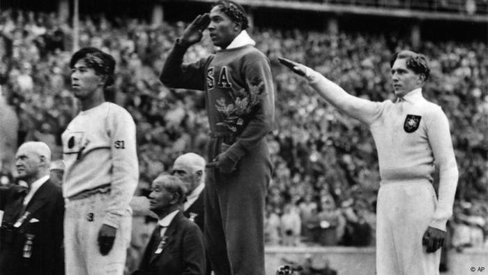 Jesse Owens gold medal from Berlin 1936 Olympics sold at auction | News |  DW | 08.12.2013