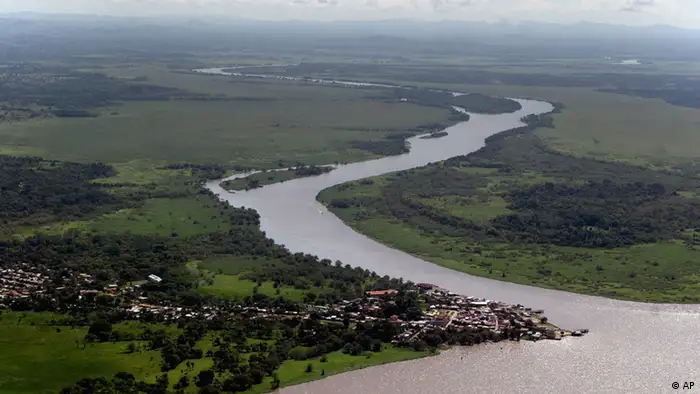 A view of the Rio San Juan zone bordering Costa Rica, 430km south of Managua, Nicaragua, Wednesday, Oct, 5, 2005. Nicaraguan President, Enrique Bolanos, ordered the Nicaraguan Army to increase the monitoring of the San Juan River zone due to border problems with Costa Rica. (ddp images/AP Photo/Miguel Alvarez, Pool).