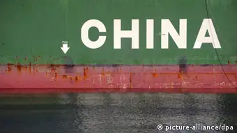 Symbolbild China Handel Containerschiff Dämpfer