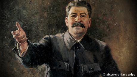 Сталин се завръща Приветства ни от самото сърце на Москва