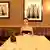 Одинокая женщина в ресторане