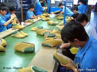 中国浙江的一家鞋厂，中国鞋已占领了大部分国际市场