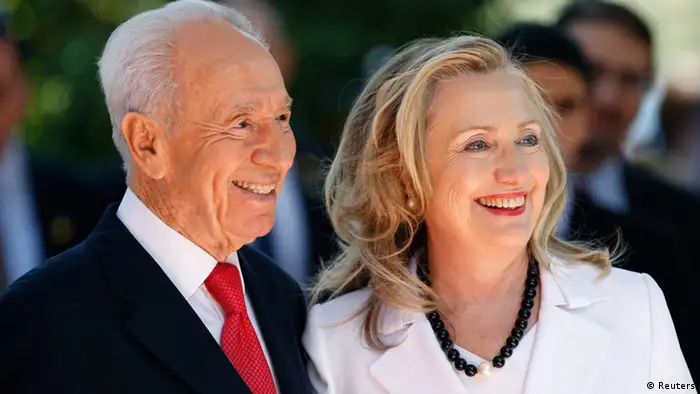 Israel's President Shimon Peres (L) stands with U.S. Secretary of State Hillary Clinton before their meeting in Jerusalem July 16, 2012. Clinton and Israeli officials will discuss on Monday Egypt's political upheaval, Iran's nuclear program and the stymied Israeli-Palestinian peace process. REUTERS/Ronen Zvulun (JERUSALEM - Tags: POLITICS)
