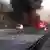 Brennendes Fahrzeug in den umkämpften Straßen von Damaskus (foto:EPA)