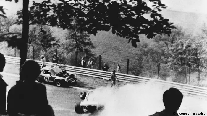 Deutschland Motorsport Nürburgring Niki Lauda Unfall 1976 (picture-alliance/dpa)
