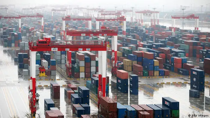 Hafen Shanghai Symbolbild Schlechtwetterlage der Weltwirtschaft