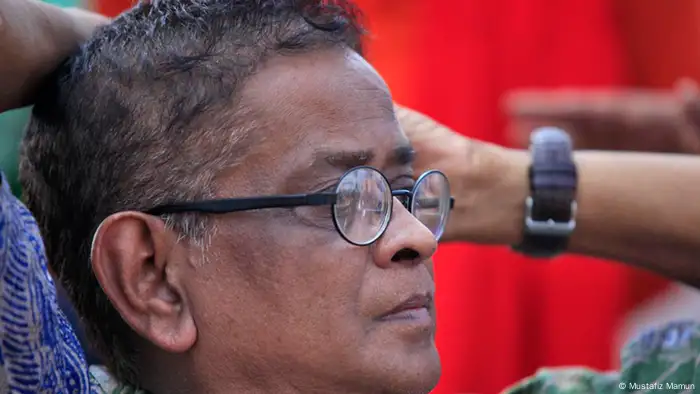 Humayun Ahmed (November 13, 1948 - July 19, 2012) was a Bangladeshi author, dramatist and film director. Ahmed emerged in the Bengali literary world in the early 1970s and over the subsequent decade became the most popular fiction writer of the country. After a nine-month struggle against colorectal cancer, he died at Bellevue Hospital in New York on the 19th of July, 2012 at 11.20 PM. Copyright: Mustafiz Mamun (Mustafiz Mamun, Staff photographer of bdnews24.com, took and shared these photos with DW for online use. bdnews24.com is our content partner for Bangladesh.)