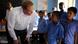 Bundesentwicklungsminister Dirk Niebel (FDP) im Gespräch mit Schülern in Bangladesch (Foto: picture-alliance/dpa) Bundesentwicklungsminister Dirk Niebel (FDP) im Gespräch mit Schülern in Bangladesch (Foto: picture-alliance/dpa)