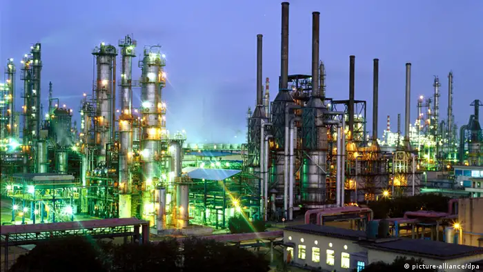Erdöl in China Sinopec Raffinerie in Ningbo